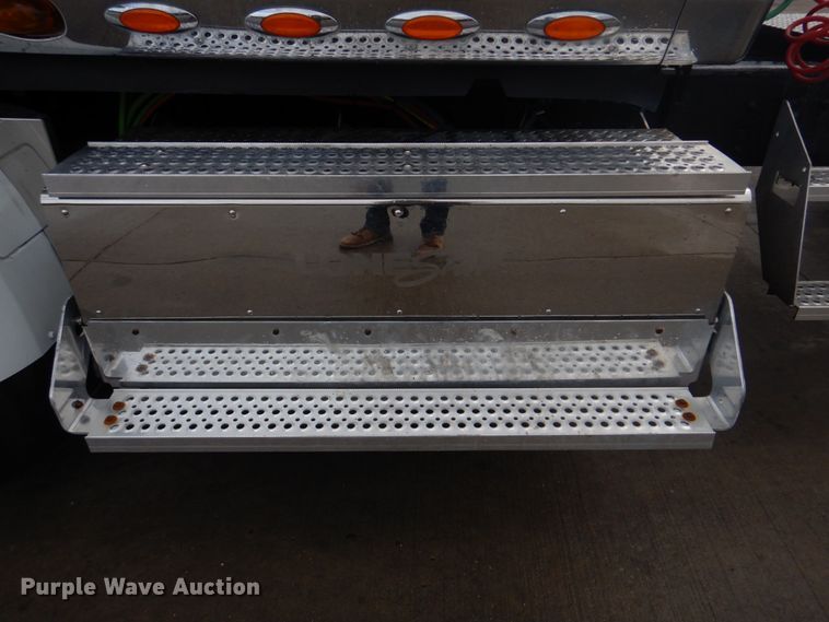 image for item DM7264 2010 International Lonestar  semi truck