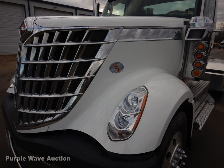 image for item DM7264 2010 International Lonestar  semi truck