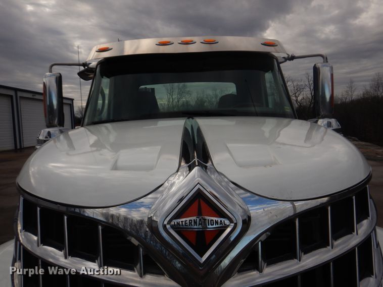 image for item DM7264 2010 International Lonestar  semi truck