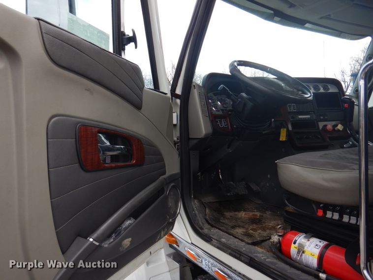 image for item DM7264 2010 International Lonestar  semi truck