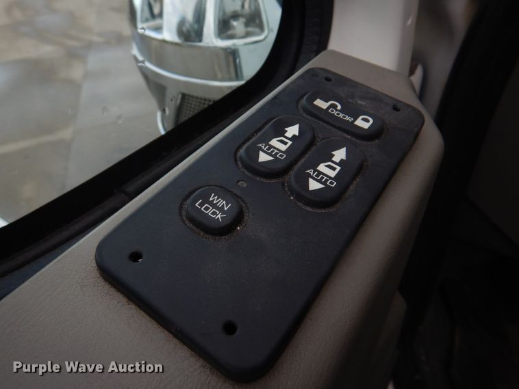 image for item DM7264 2010 International Lonestar  semi truck