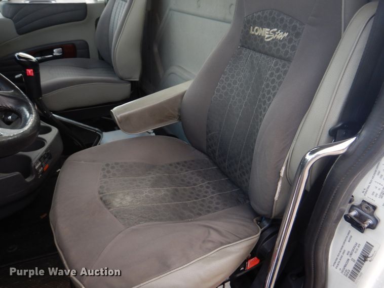 image for item DM7264 2010 International Lonestar  semi truck