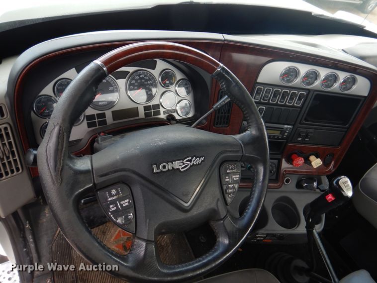 image for item DM7264 2010 International Lonestar  semi truck