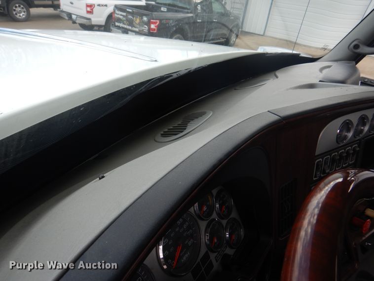 image for item DM7264 2010 International Lonestar  semi truck