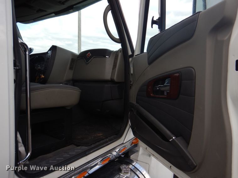 image for item DM7264 2010 International Lonestar  semi truck