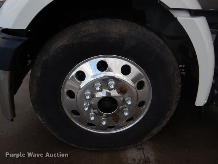 image for item DM7264 2010 International Lonestar  semi truck