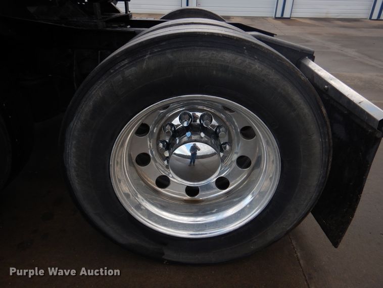 image for item DM7264 2010 International Lonestar  semi truck