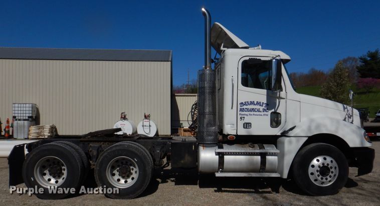 image for item DM7272 2009 Freightliner Columbia 120  semi truck