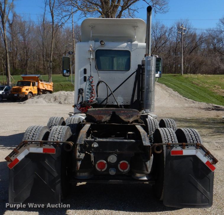 image for item DM7272 2009 Freightliner Columbia 120  semi truck