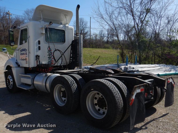 image for item DM7272 2009 Freightliner Columbia 120  semi truck