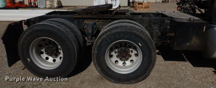 image for item DM7272 2009 Freightliner Columbia 120  semi truck