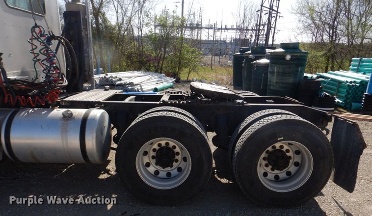 image for item DM7272 2009 Freightliner Columbia 120  semi truck