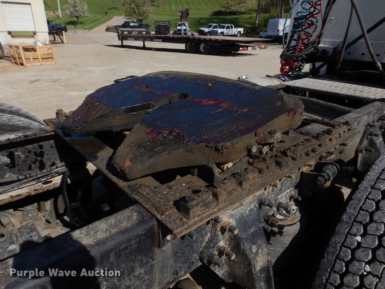 image for item DM7272 2009 Freightliner Columbia 120  semi truck