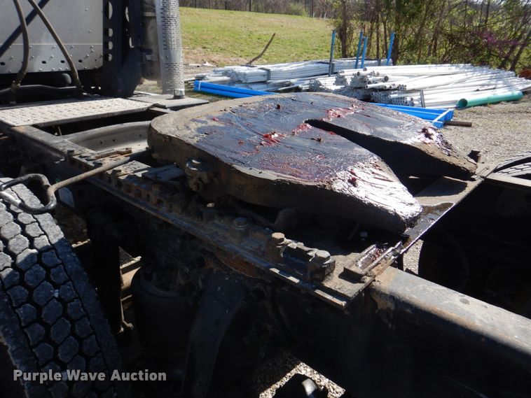 image for item DM7272 2009 Freightliner Columbia 120  semi truck