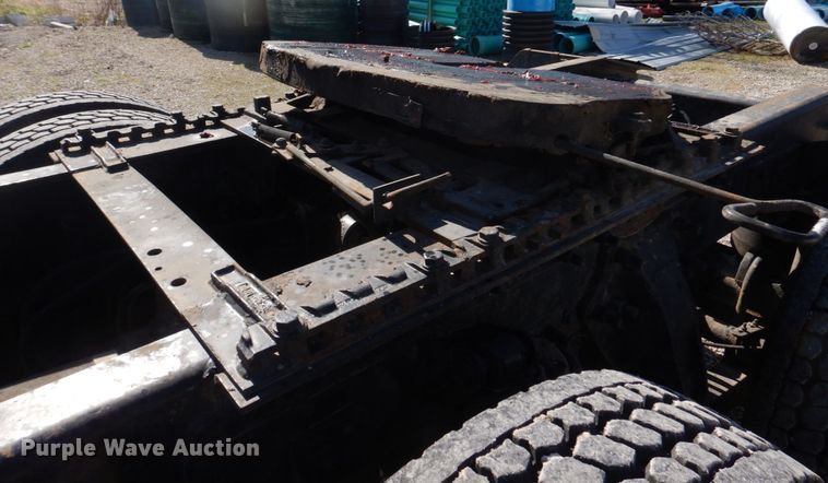 image for item DM7272 2009 Freightliner Columbia 120  semi truck