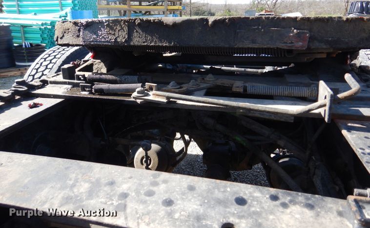 image for item DM7272 2009 Freightliner Columbia 120  semi truck