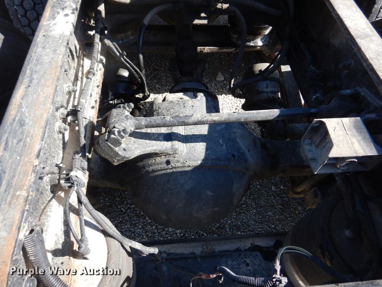 image for item DM7272 2009 Freightliner Columbia 120  semi truck