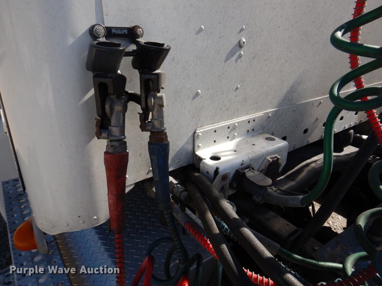 image for item DM7272 2009 Freightliner Columbia 120  semi truck