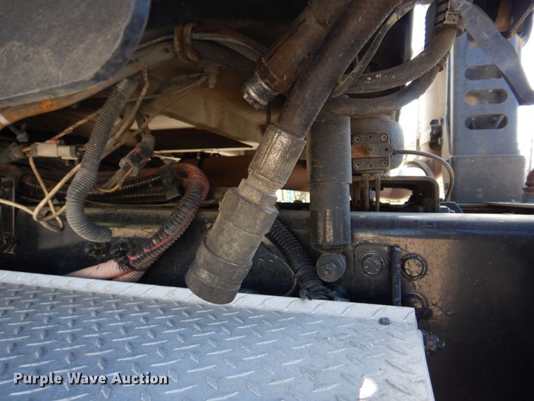 image for item DM7272 2009 Freightliner Columbia 120  semi truck