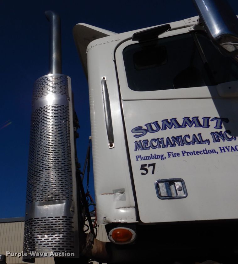 image for item DM7272 2009 Freightliner Columbia 120  semi truck