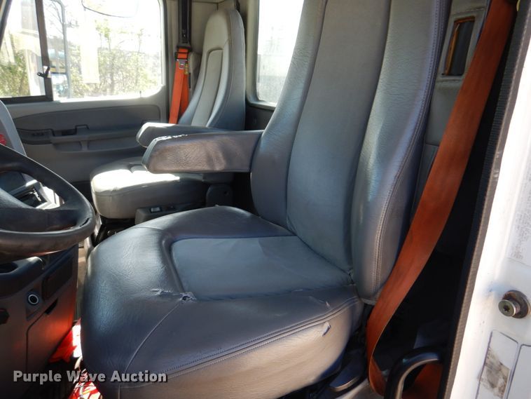 image for item DM7272 2009 Freightliner Columbia 120  semi truck