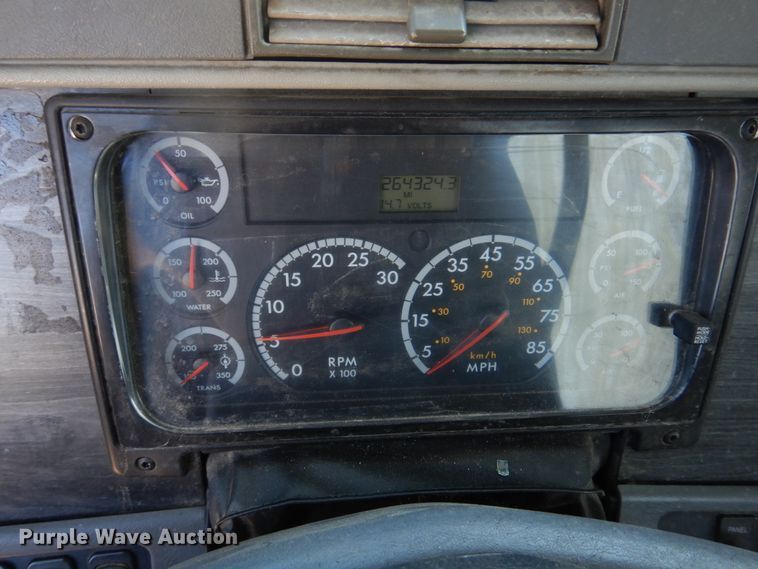 image for item DM7272 2009 Freightliner Columbia 120  semi truck