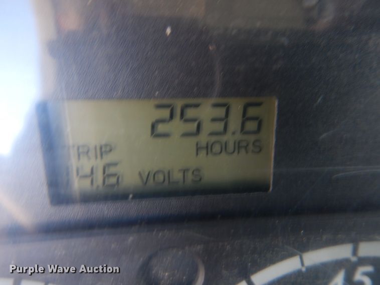 image for item DM7272 2009 Freightliner Columbia 120  semi truck