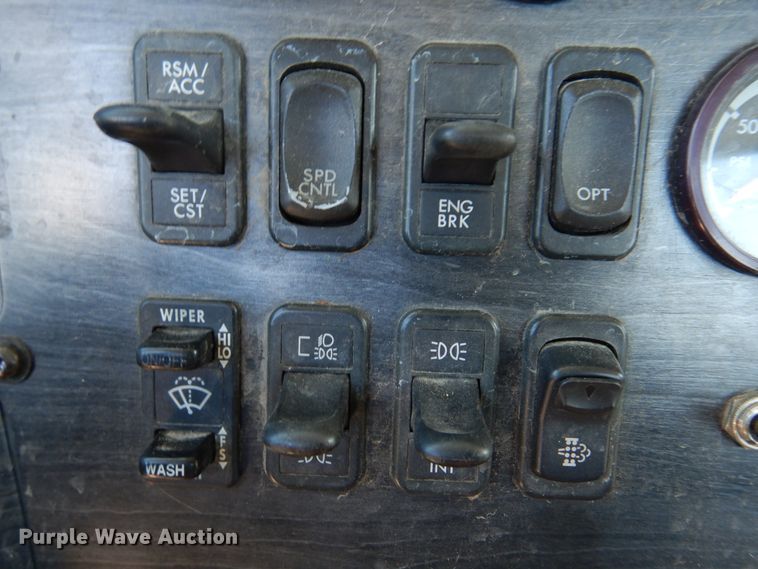 image for item DM7272 2009 Freightliner Columbia 120  semi truck