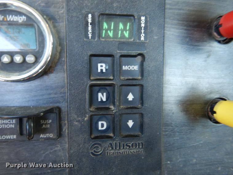 image for item DM7272 2009 Freightliner Columbia 120  semi truck