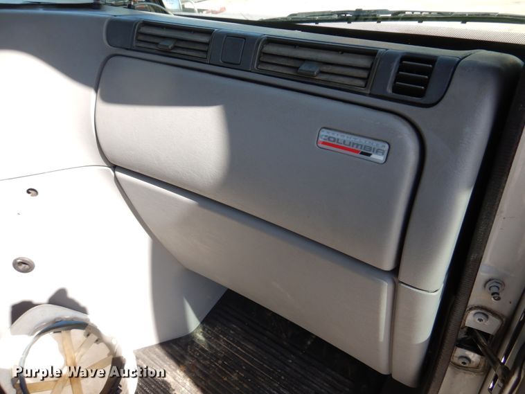 image for item DM7272 2009 Freightliner Columbia 120  semi truck