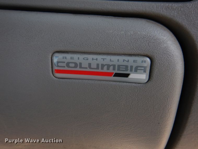 image for item DM7272 2009 Freightliner Columbia 120  semi truck