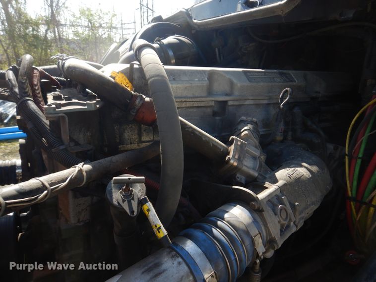 image for item DM7272 2009 Freightliner Columbia 120  semi truck