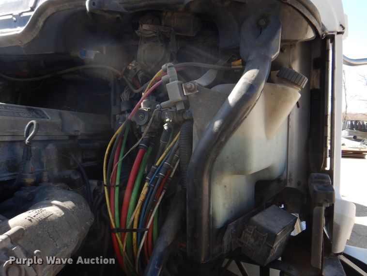 image for item DM7272 2009 Freightliner Columbia 120  semi truck