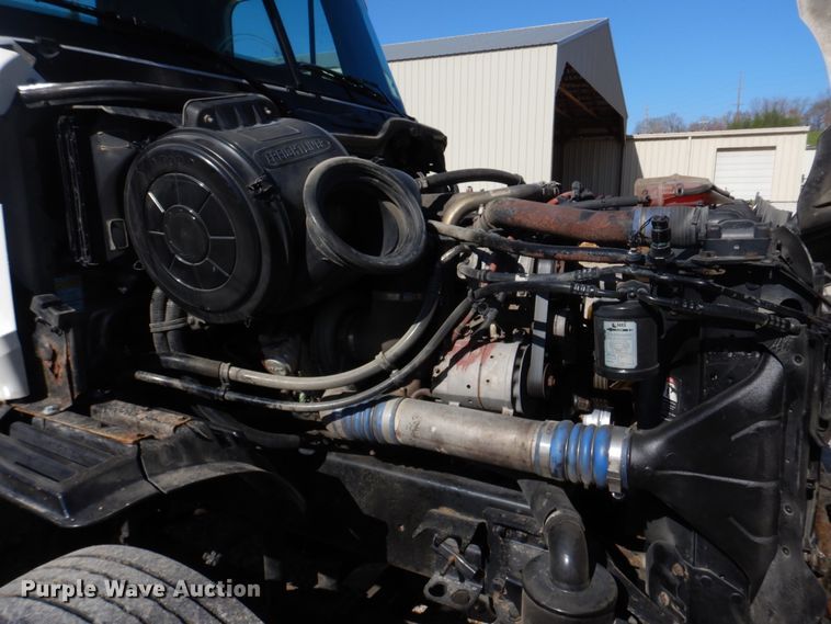 image for item DM7272 2009 Freightliner Columbia 120  semi truck