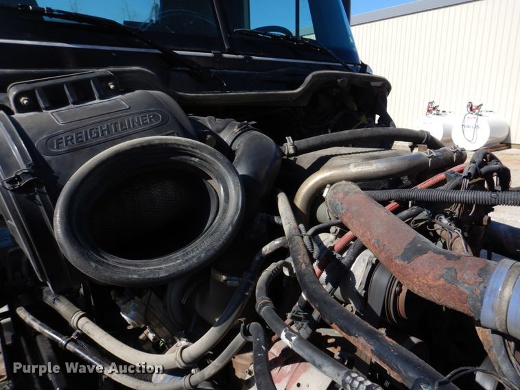 image for item DM7272 2009 Freightliner Columbia 120  semi truck