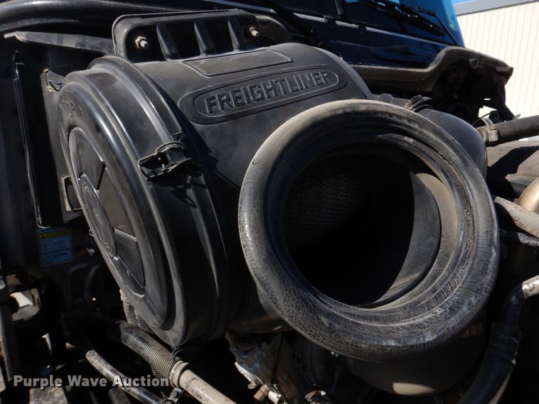 image for item DM7272 2009 Freightliner Columbia 120  semi truck