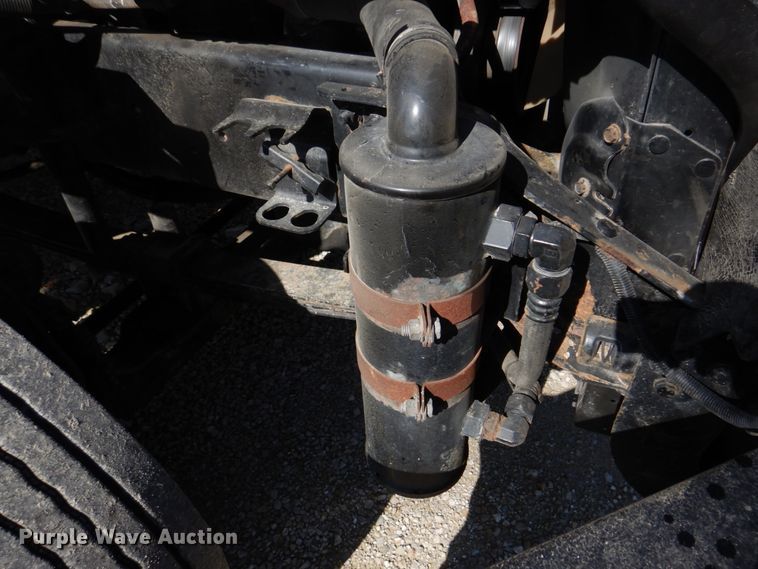 image for item DM7272 2009 Freightliner Columbia 120  semi truck