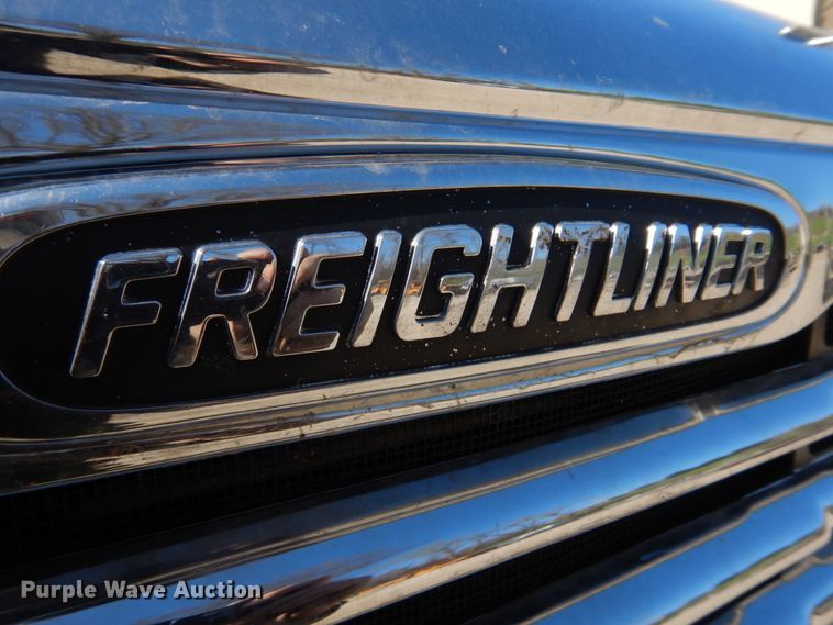 image for item DM7272 2009 Freightliner Columbia 120  semi truck