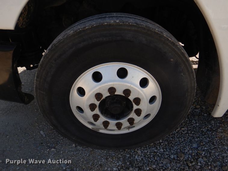 image for item DM7272 2009 Freightliner Columbia 120  semi truck