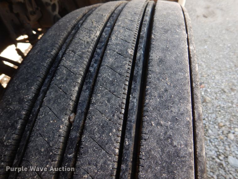 image for item DM7272 2009 Freightliner Columbia 120  semi truck