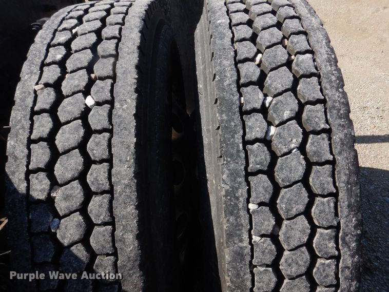 image for item DM7272 2009 Freightliner Columbia 120  semi truck