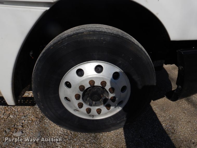 image for item DM7272 2009 Freightliner Columbia 120  semi truck