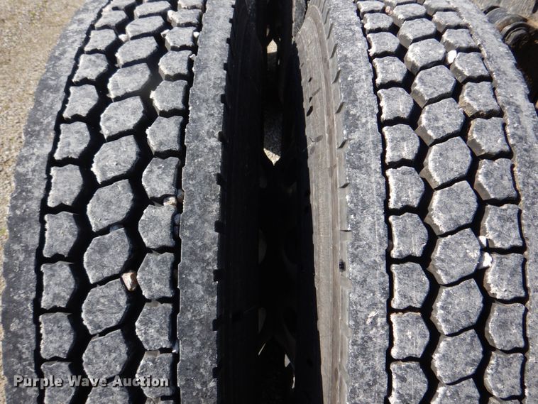 image for item DM7272 2009 Freightliner Columbia 120  semi truck