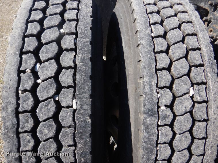 image for item DM7272 2009 Freightliner Columbia 120  semi truck