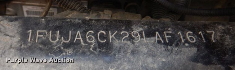 image for item DM7272 2009 Freightliner Columbia 120  semi truck