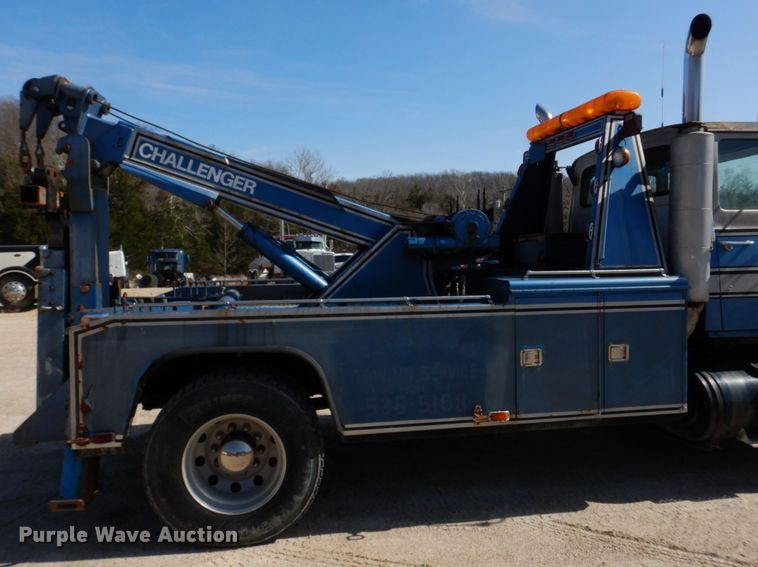 image for item DM7283 1979 Ford 9000  tow truck