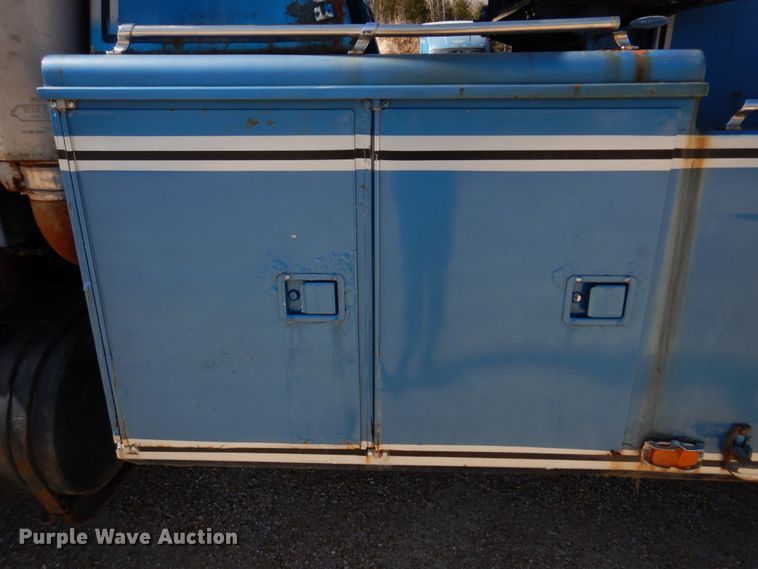 image for item DM7283 1979 Ford 9000  tow truck