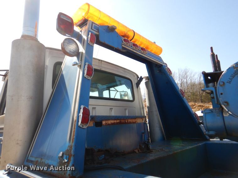 image for item DM7283 1979 Ford 9000  tow truck