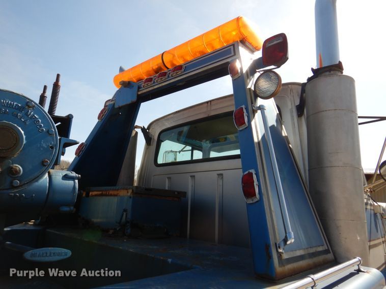 image for item DM7283 1979 Ford 9000  tow truck