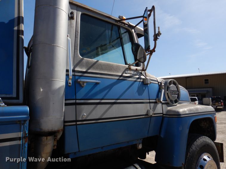 image for item DM7283 1979 Ford 9000  tow truck